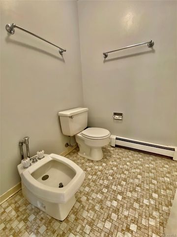 75 Greenway Close 1, Rye Brook, NY 10573