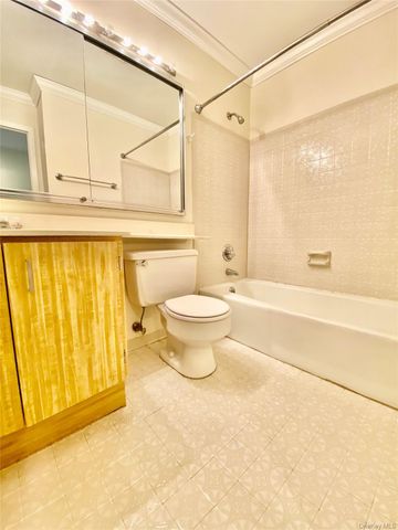 75 Greenway Close 1, Rye Brook, NY 10573