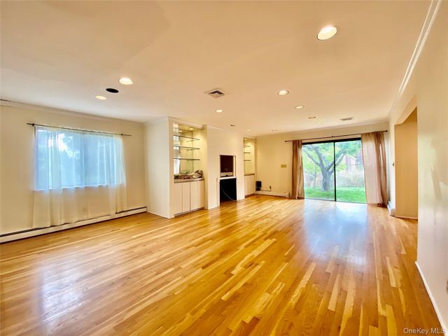 75 Greenway Close 1, Rye Brook, NY 10573