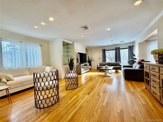 75 Greenway Close 1, Rye Brook, NY 10573