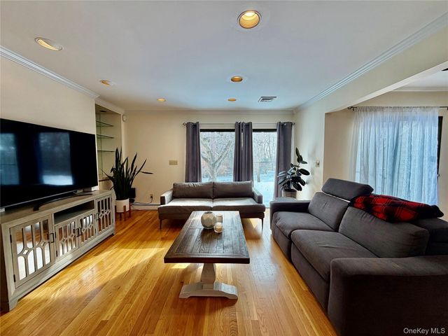 75 Greenway Close 1, Rye Brook, NY 10573