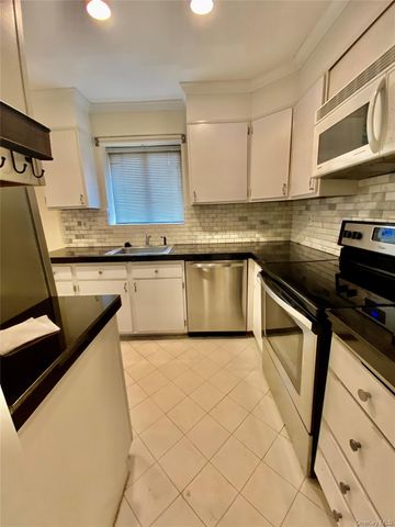 75 Greenway Close 1, Rye Brook, NY 10573