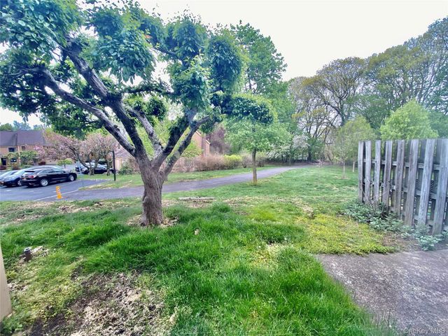 75 Greenway Close 1, Rye Brook, NY 10573