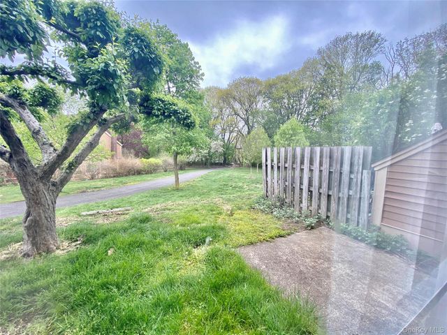 75 Greenway Close 1, Rye Brook, NY 10573