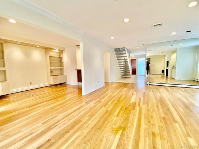 75 Greenway Close 1, Rye Brook, NY 10573