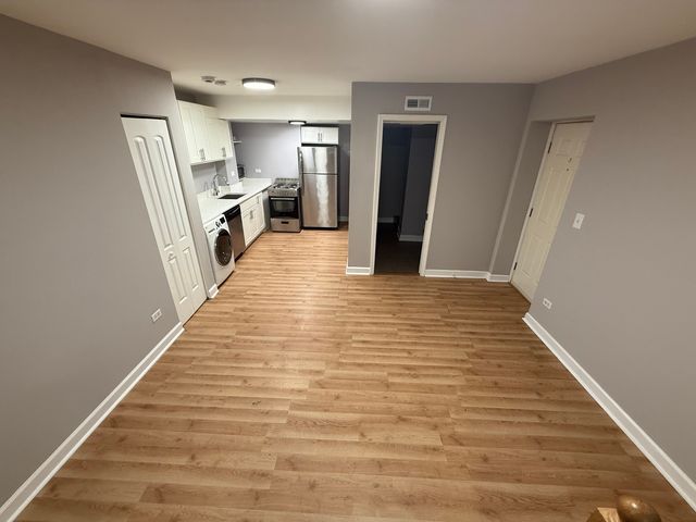 6954 N Greenview Avenue 100, Chicago, IL 60626