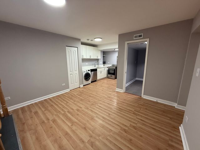 6954 N Greenview Avenue 100, Chicago, IL 60626