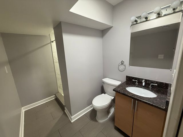 6954 N Greenview Avenue 100, Chicago, IL 60626