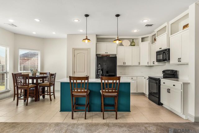 17604 Hoods Ridge Dr, Prairieville, LA 70769