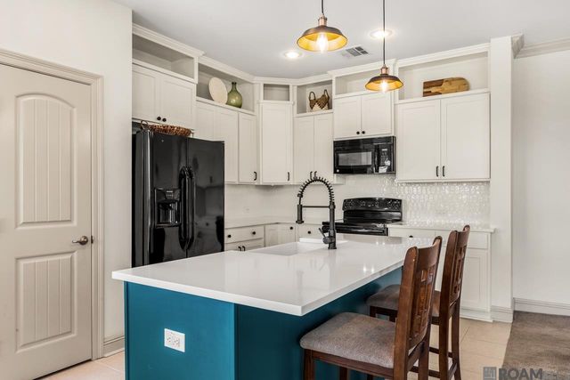 17604 Hoods Ridge Dr, Prairieville, LA 70769