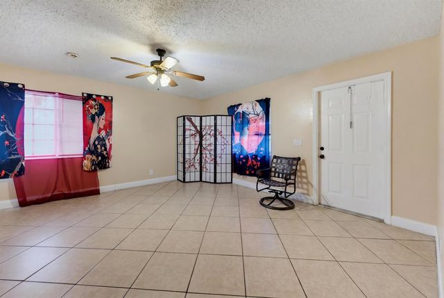 1525 W 17th Street, Riviera Beach, FL 33404