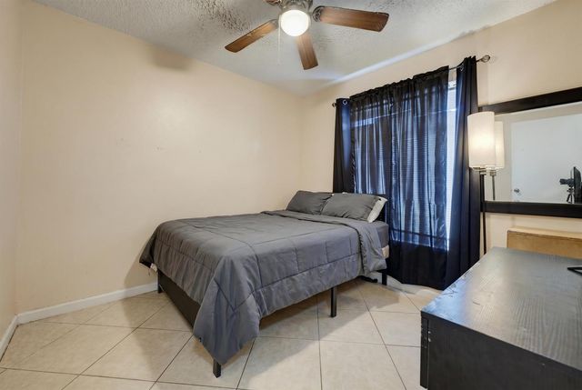 1525 W 17th Street, Riviera Beach, FL 33404