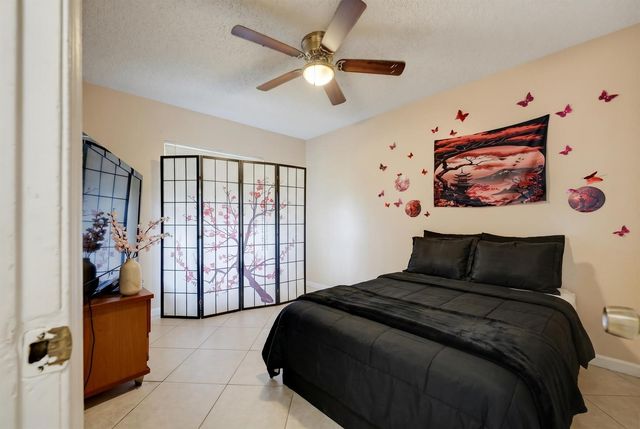 1525 W 17th Street, Riviera Beach, FL 33404