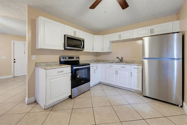 1525 W 17th Street, Riviera Beach, FL 33404