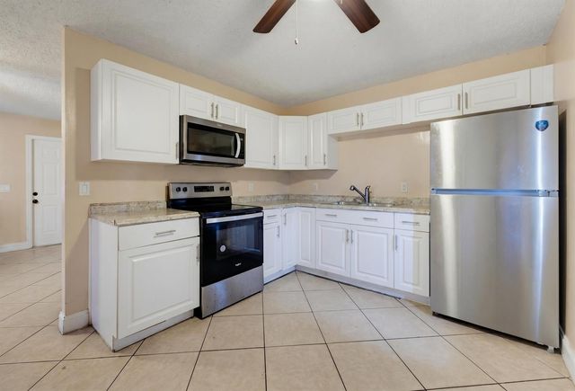 1525 W 17th Street, Riviera Beach, FL 33404