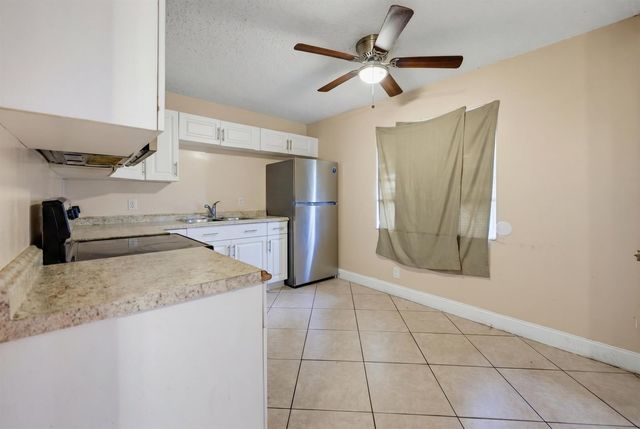 1525 W 17th Street, Riviera Beach, FL 33404