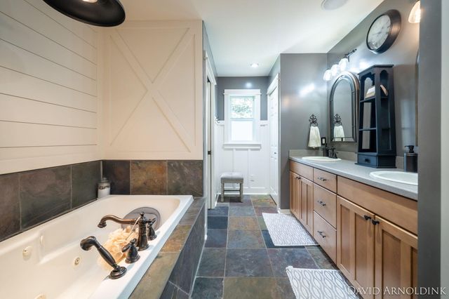 2325 Riley Court, Hudsonville, MI 49426