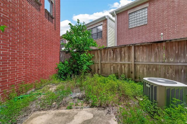 9829 Madeline Alyssa Court, Houston, TX 77025