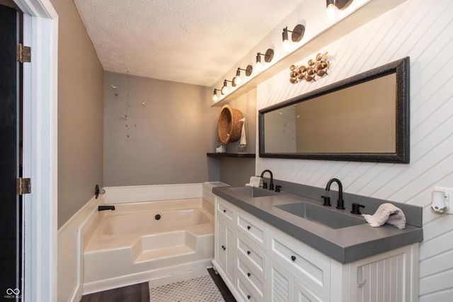 5692 Springhollow Court, Avon, IN 46123