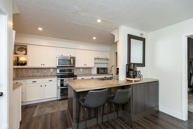 5692 Springhollow Court, Avon, IN 46123