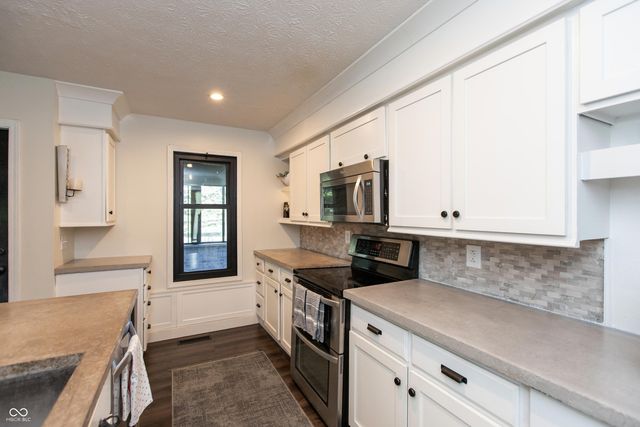 5692 Springhollow Court, Avon, IN 46123