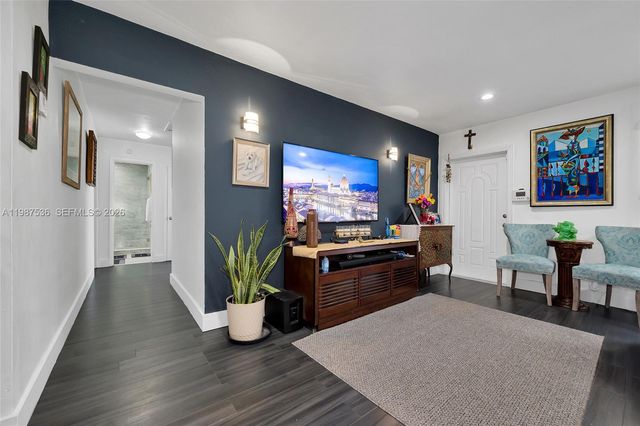 12324 SW 111th S Canal St Rd, Miami, FL 33186