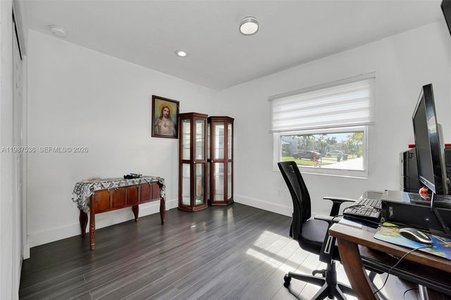 12324 SW 111th S Canal St Rd, Miami, FL 33186