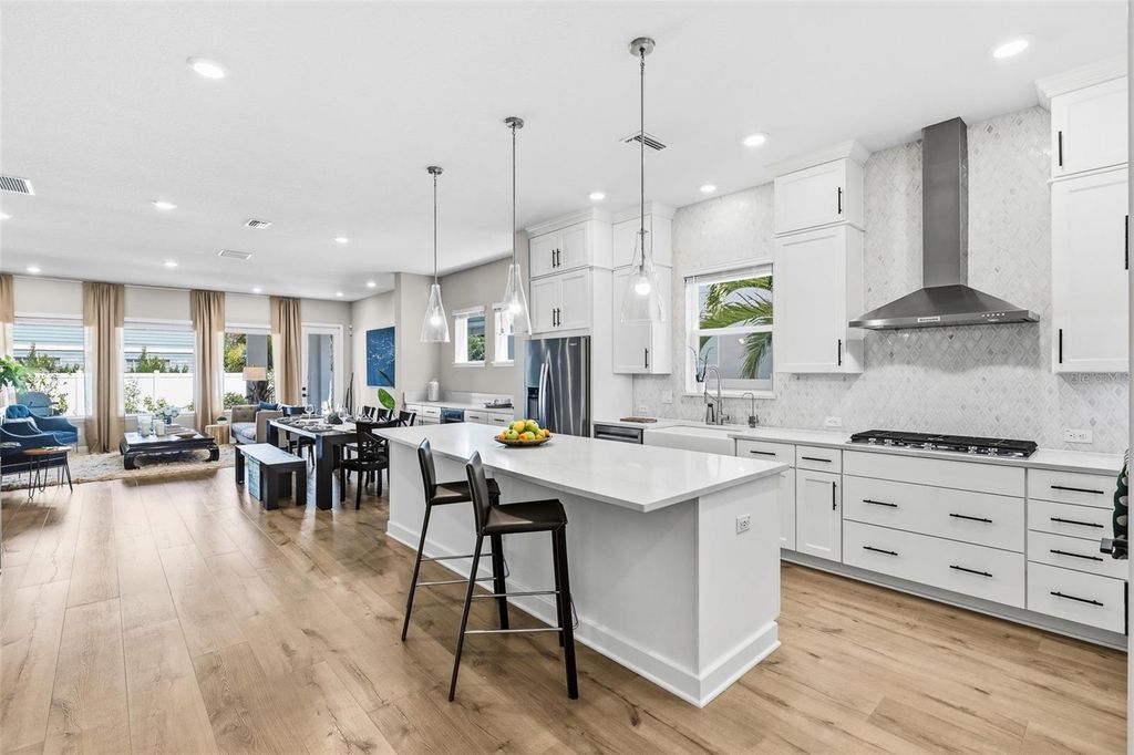 Image 6 of property listing at 3713 W LEONA STREET, Tampa, FL 33629