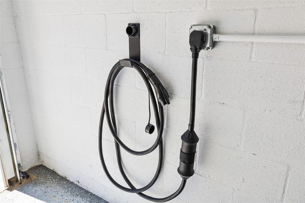 Image 52 of property listing at 3713 W LEONA STREET, Tampa, FL 33629