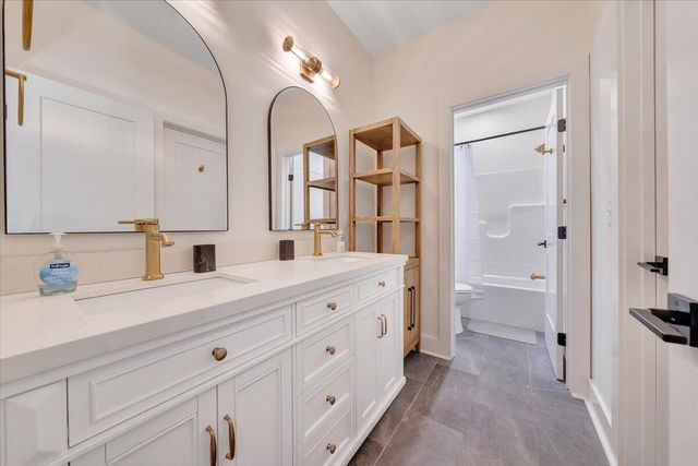 212 Driftwood CT, Moneta, VA 24121