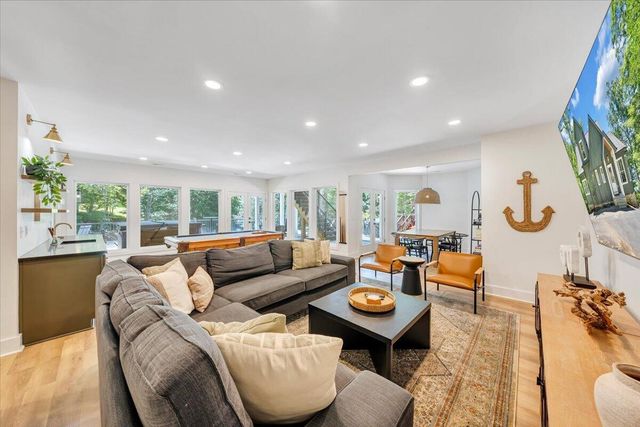 212 Driftwood CT, Moneta, VA 24121