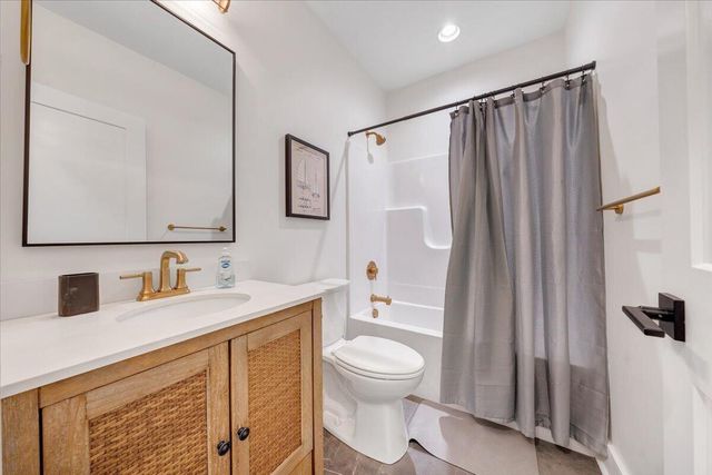 212 Driftwood CT, Moneta, VA 24121