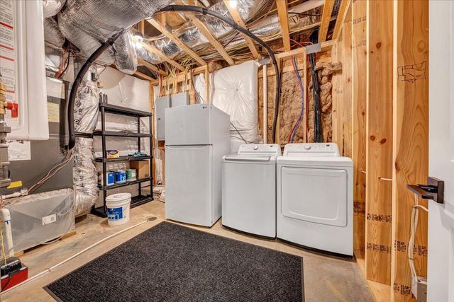 212 Driftwood CT, Moneta, VA 24121