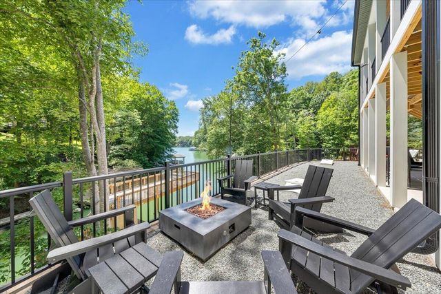 212 Driftwood CT, Moneta, VA 24121