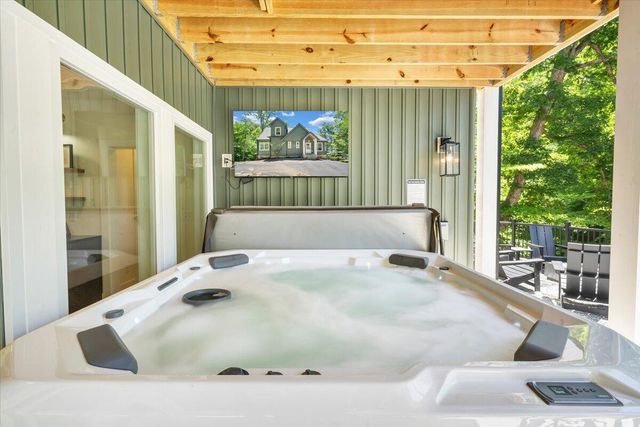 212 Driftwood CT, Moneta, VA 24121