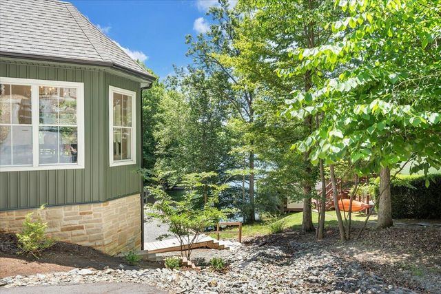 212 Driftwood CT, Moneta, VA 24121