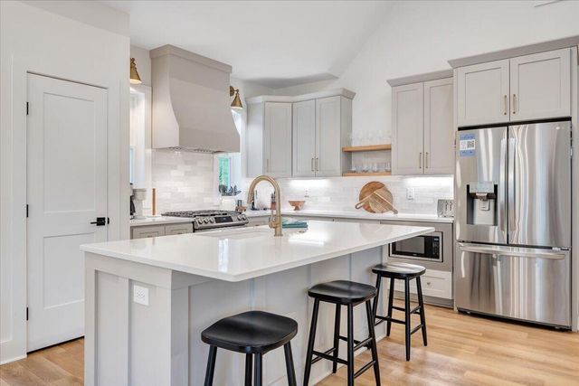 212 Driftwood CT, Moneta, VA 24121