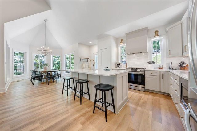 212 Driftwood CT, Moneta, VA 24121