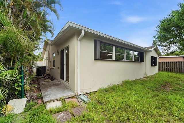 22267 SW 57th Avenue, Boca Raton, FL 33428