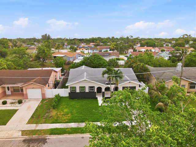 22267 SW 57th Avenue, Boca Raton, FL 33428