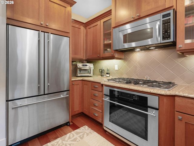 653 Sw FORESTA Ter, Portland, OR 97225