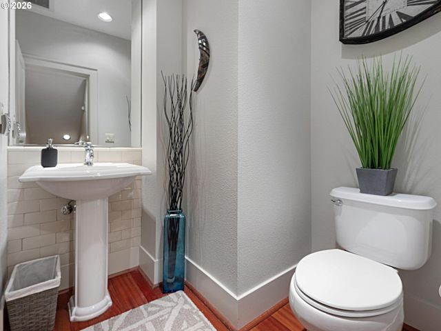 653 Sw FORESTA Ter, Portland, OR 97225