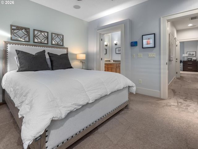 653 Sw FORESTA Ter, Portland, OR 97225