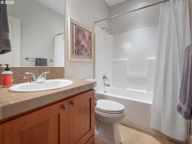 653 Sw FORESTA Ter, Portland, OR 97225