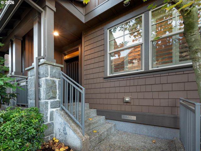 653 Sw FORESTA Ter, Portland, OR 97225