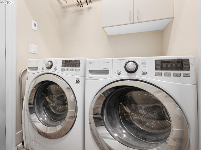 653 Sw FORESTA Ter, Portland, OR 97225