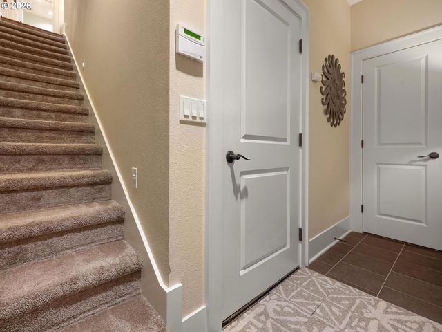 653 Sw FORESTA Ter, Portland, OR 97225