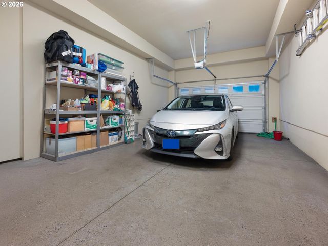 653 Sw FORESTA Ter, Portland, OR 97225