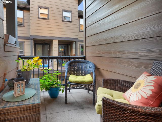 653 Sw FORESTA Ter, Portland, OR 97225