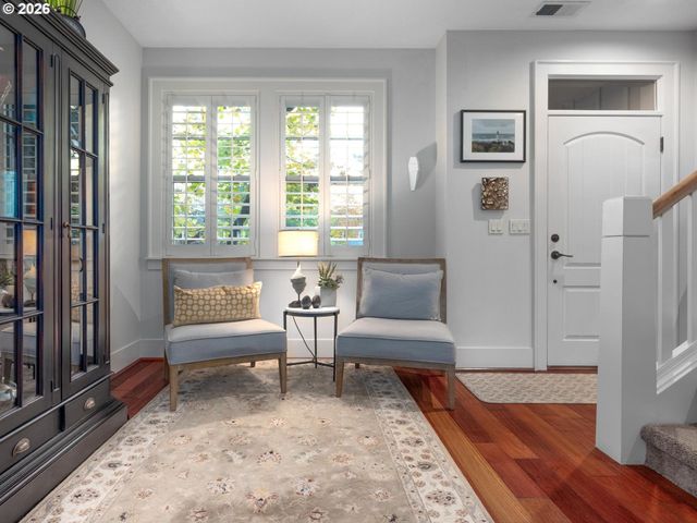 653 Sw FORESTA Ter, Portland, OR 97225